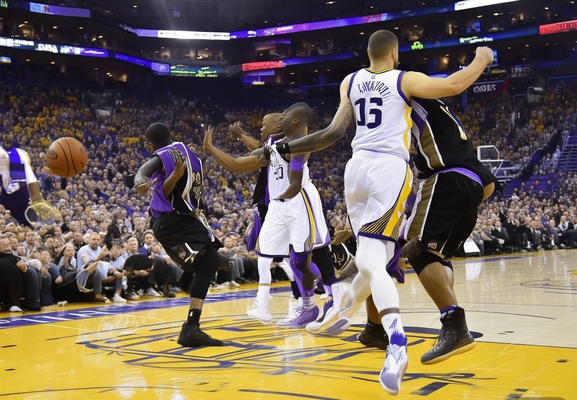 2017NBA勇士对决国王：智慧意志碰撞，跑轰内线对决